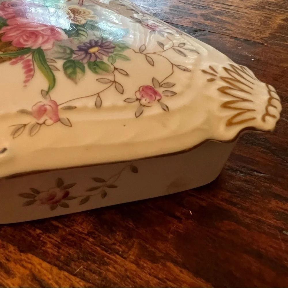 Lipper & Mann vintage Bristol Garden porcelain china trinket/jewelry box.
